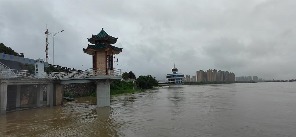 圖為洞庭湖的標(biāo)志性水文站城陵磯站，也被稱為洞庭湖及長江流域水情“晴雨表”。（湖南省洞庭湖水利事務(wù)中心供圖）