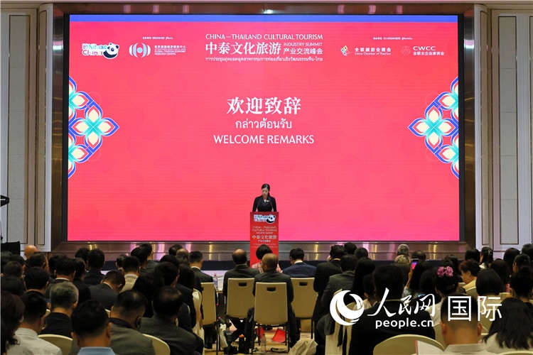 泰國文化部副部長普洛伊·塔尼庫發(fā)表演講。