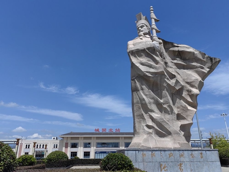 張騫雕塑。新華社記者 孫正好 攝