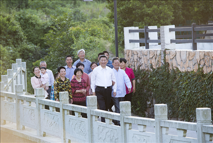 2015年5月25日，習(xí)近平總書記在浙江省舟山市定海區(qū)干覽鎮(zhèn)新建社區(qū)視察。