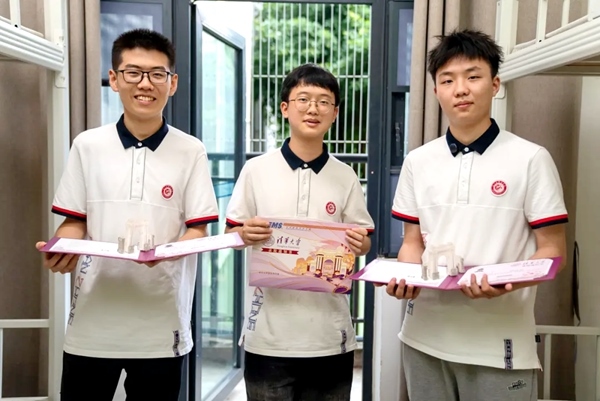王子源（左）、母翰堯（中）、郭洋君（右）。清華大學(xué)供圖