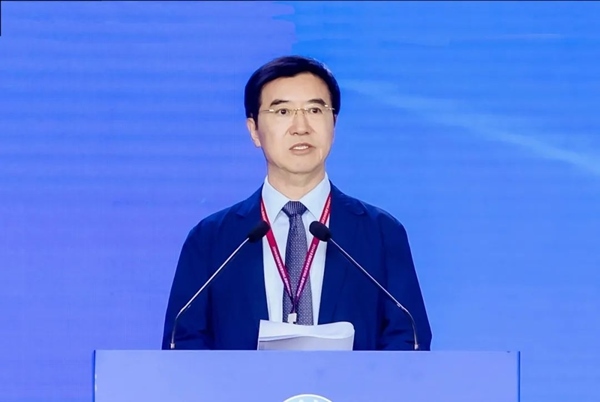 杜玉波在第八屆產(chǎn)教融合發(fā)展大會上作主旨報告。中國高等教育學會供圖