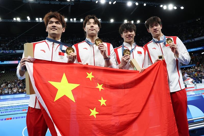 當(dāng)?shù)貢r間2024年8月4日，巴黎奧運會游泳項目男子4×100米混合泳接力決賽，中國隊奪金。
