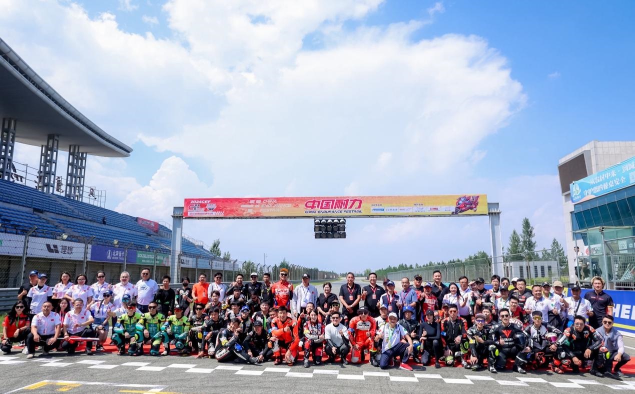 2024年中國耐力·鄂爾多斯站在鄂爾多斯國際賽車場舉辦。受訪者供圖