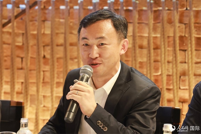 中國(guó)駐里約熱內(nèi)盧代總領(lǐng)事王海濤在座談會(huì)上致辭。人民網(wǎng)記者 陳海琪攝