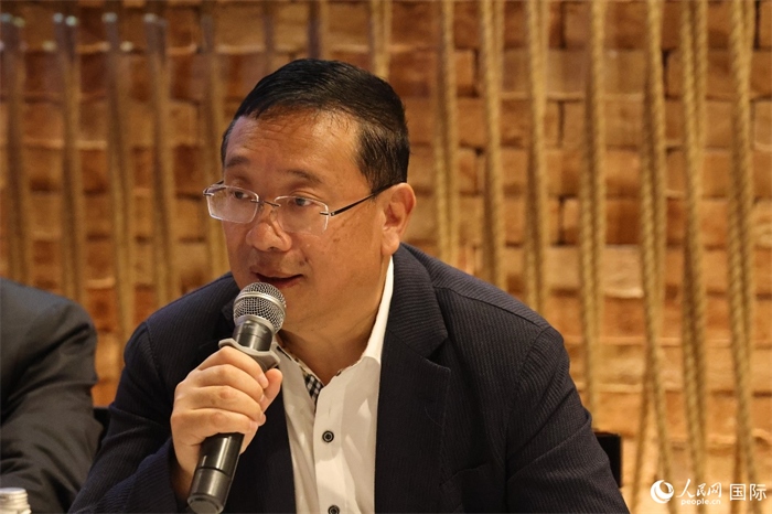 巴西文協(xié)主席上官建峰在座談會(huì)上致辭。人民網(wǎng)記者 陳海琪攝