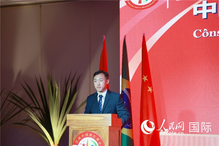 中國(guó)駐里約熱內(nèi)盧代總領(lǐng)事王海濤在典禮中致辭。人民網(wǎng)記者 陳海琪攝