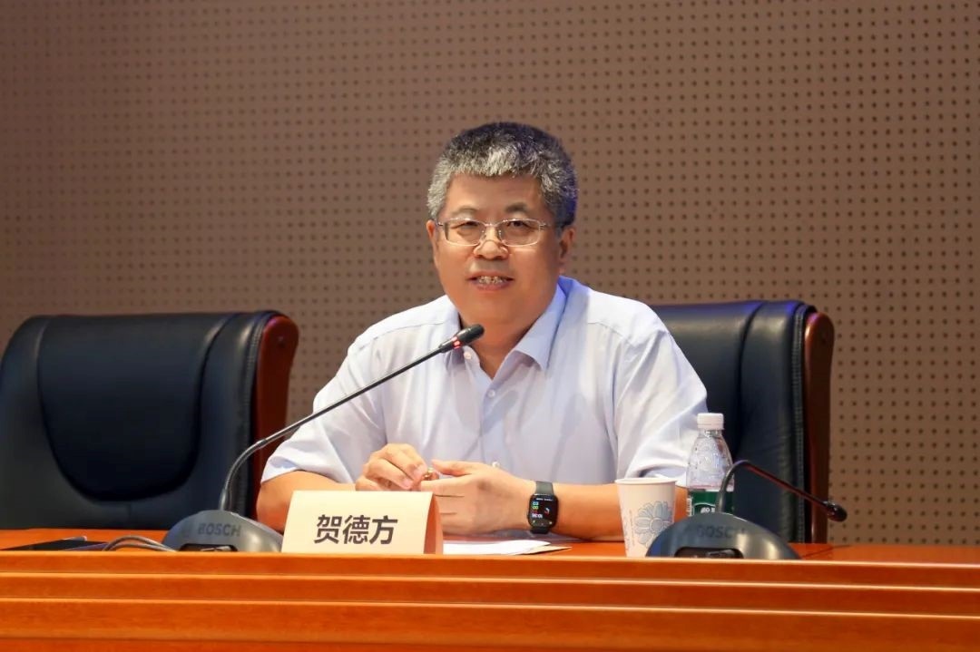 國務(wù)院參事、科技部原副秘書長、中國科技評(píng)估與成果管理研究會(huì)理事長賀德方致辭。主辦方供圖