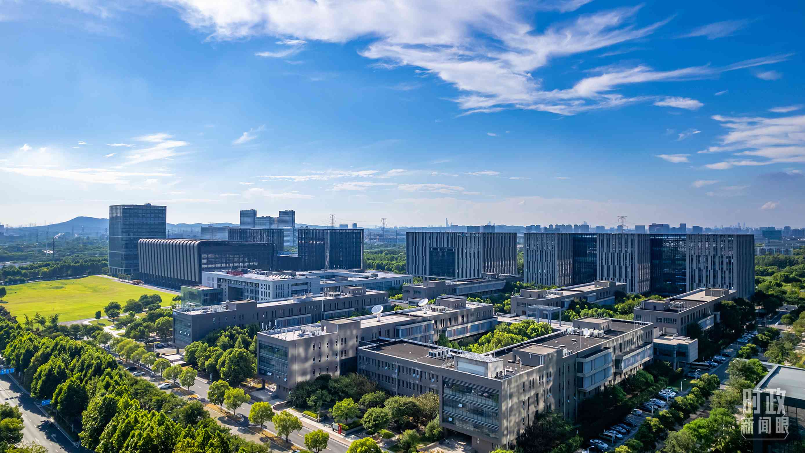  △2023年7月，習近平調研南京紫金山實驗室，強調要為實現(xiàn)高水平科技自立自強立下功勛。（圖/視覺中國）
