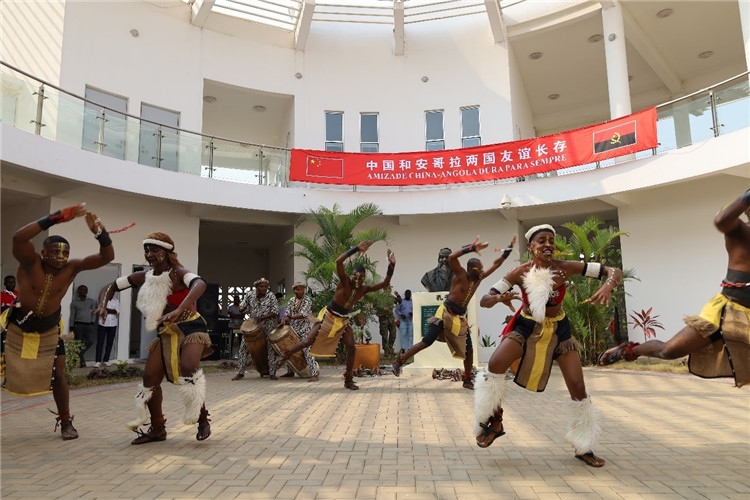 安哥拉民族舞。內(nèi)圖大學(xué)孔子學(xué)院供圖
