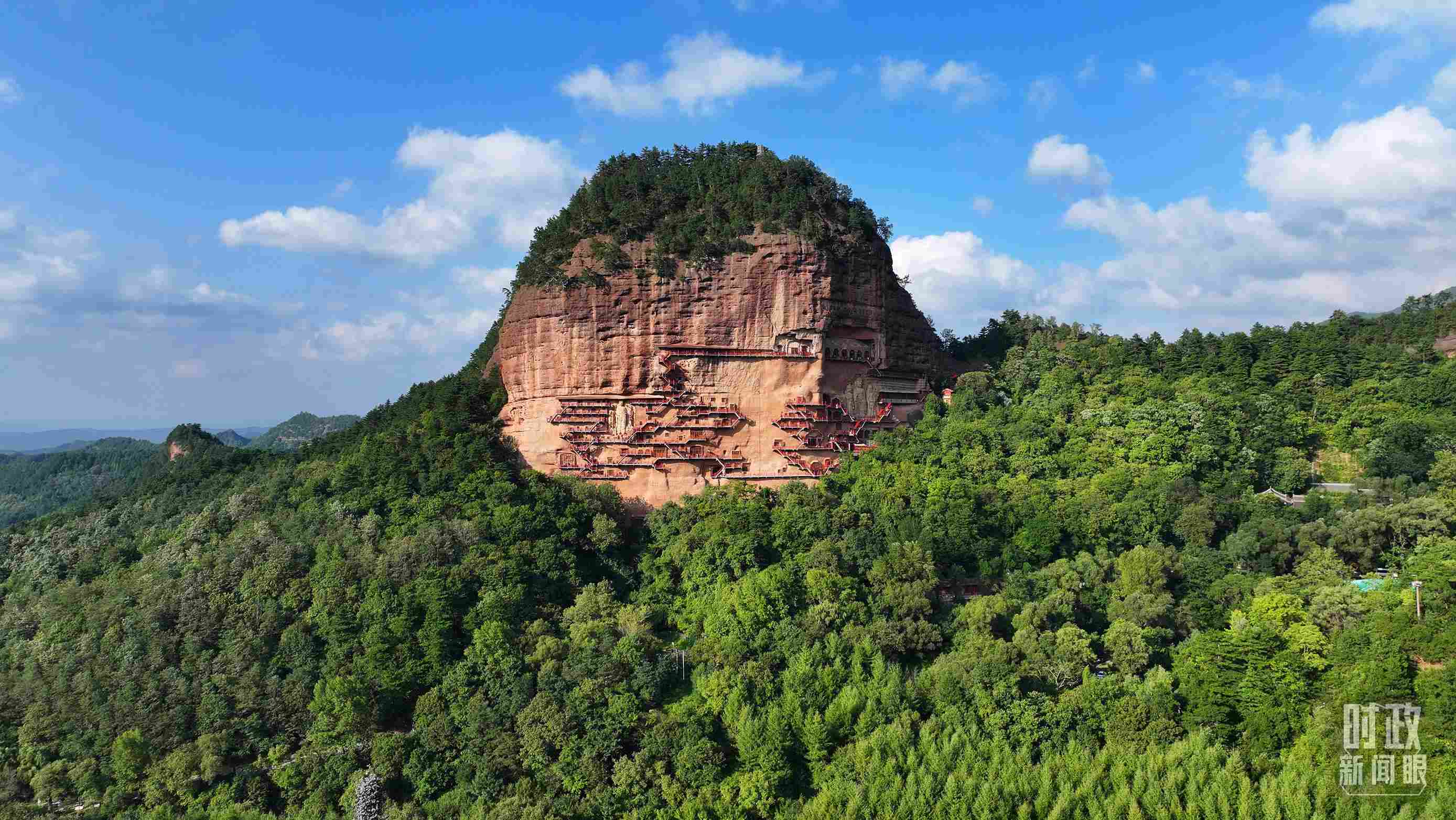 △麥積山因山形酷似麥垛而得名。