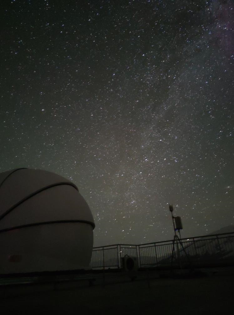 星空下的塔縣星地激光通信地面站。（中國科學院空天信息創(chuàng)新研究院供圖）