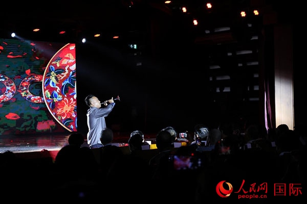 演出現(xiàn)場(chǎng)，演員帶來嗩吶獨(dú)奏《看秧歌》。人民網(wǎng)記者 楊一攝