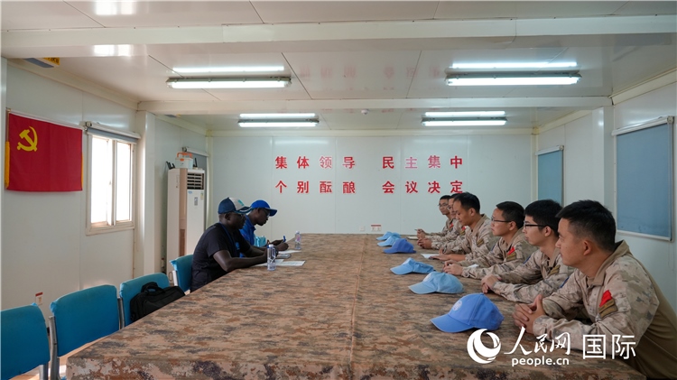圖1 檢查組聽取工作匯報。王軍杰攝
