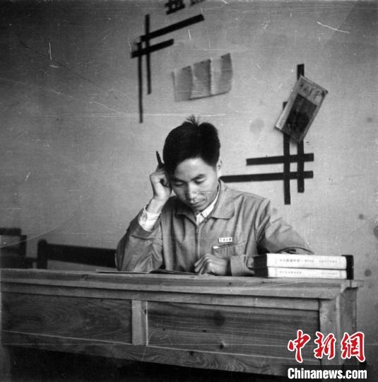 大學(xué)時(shí)期，龍樂豪在教室自習(xí)。(中國運(yùn)載火箭技術(shù)研究院供圖)