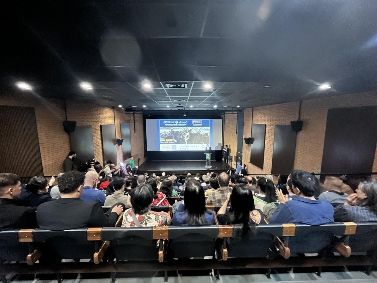 當(dāng)?shù)貢r(shí)間10月3日晚，由巴西圣保羅州立大學(xué)孔子學(xué)院舉辦的第九屆圣保羅中國(guó)電影展在圣保羅文化中心拉開(kāi)帷幕。巴西圣保羅州立大學(xué)孔子學(xué)院供圖
