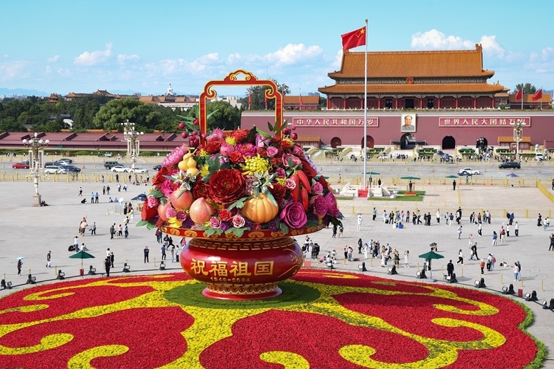 2024年9月25日拍攝的天安門廣場“祝福祖國”巨型花籃。