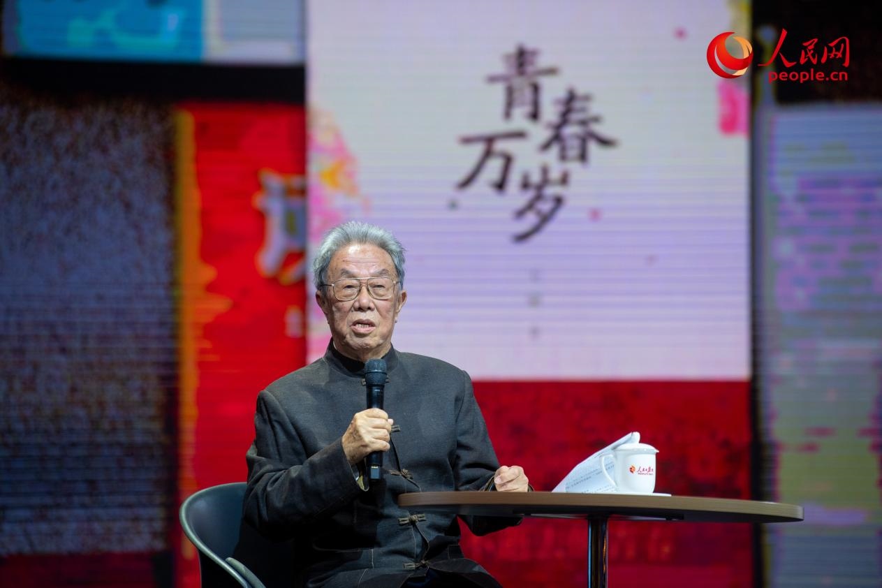 王蒙以《與時代同行 與人民同心》為題演講。人民網(wǎng)記者 翁奇羽攝