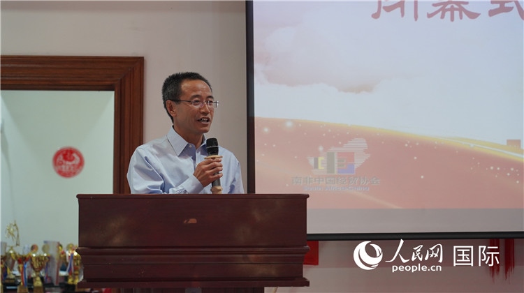 中國(guó)駐約翰內(nèi)斯堡代總領(lǐng)事周育江在閉幕式上致辭。 人民網(wǎng) 張茜攝