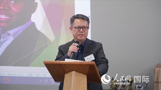 中國駐南非使館經(jīng)商處參贊邱忠義發(fā)言。 人民網(wǎng) 張茜攝