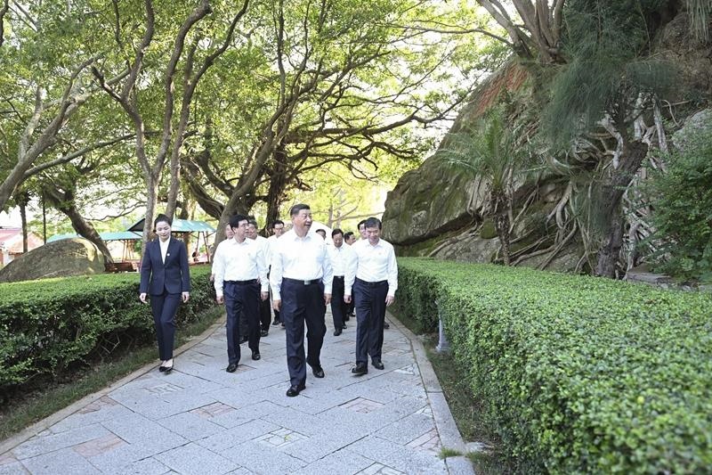 △2024年10月15日，習(xí)近平總書記在福建省漳州市東山縣關(guān)帝文化產(chǎn)業(yè)園考察。