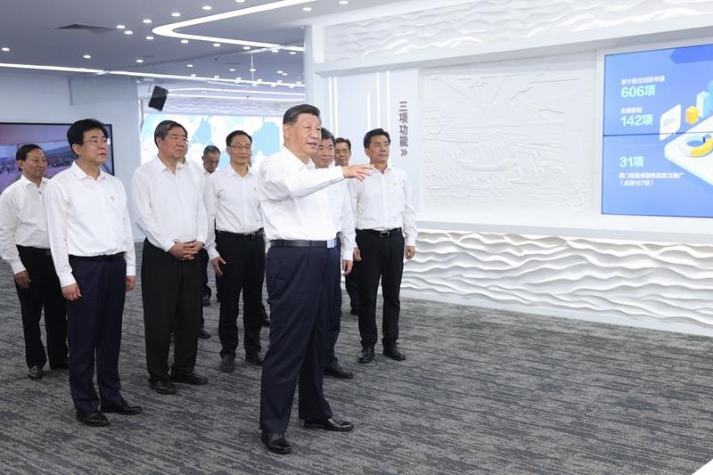△2024年10月16日，習(xí)近平總書記在中國(guó)（福建）自由貿(mào)易試驗(yàn)區(qū)廈門片區(qū)參觀自由貿(mào)易試驗(yàn)區(qū)建設(shè)成果展。