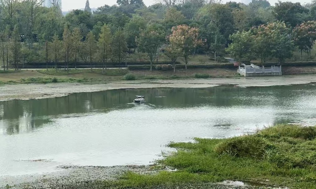 浙江湖州安吉縣滸溪幸福河湖景色宜人。人民網(wǎng)記者 申佳平攝