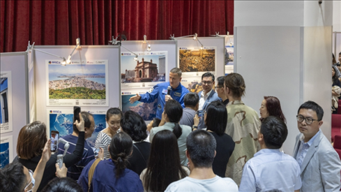 5月29日，“宇宙·金磚國家”圖片巡回展在北京舉辦，活動(dòng)現(xiàn)場吸引了眾多中國觀眾。北京俄羅斯文化中心供圖