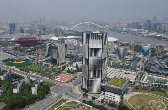 位于中國上海浦東新區(qū)世博園區(qū)的金磚國家新開發(fā)銀行總部大樓（2022年6月17日攝，無人機照片）。新華社記者方喆攝