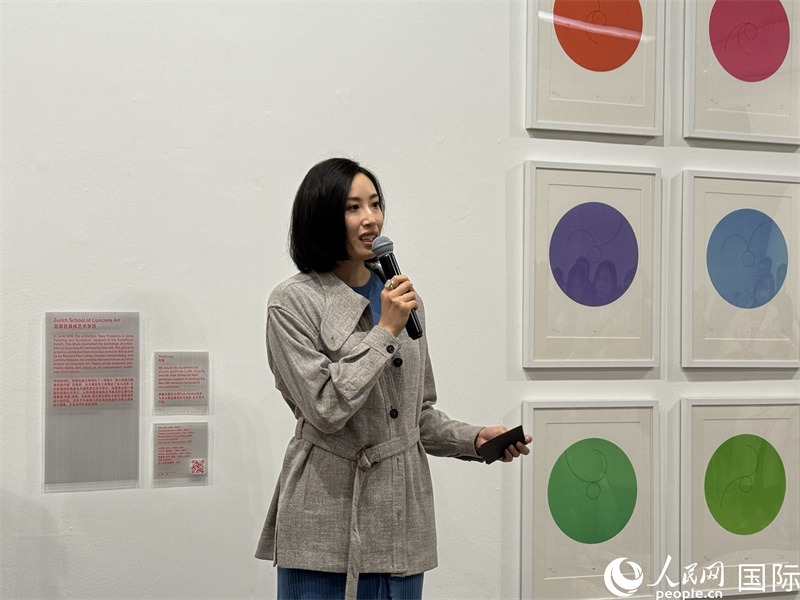 11月8日，今日美術(shù)館館長張然在“瑞士經(jīng)典設(shè)計(jì)展”開幕式上發(fā)表致辭。（人民網(wǎng) 謝瑩攝）