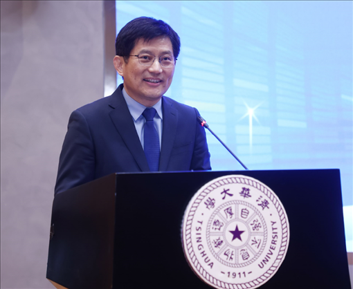 清華大學(xué)國家治理研究院執(zhí)行院長、清華大學(xué)計算社會科學(xué)與國家治理實(shí)驗(yàn)室執(zhí)行主任孟慶國教授演講。供圖單位：清華大學(xué)國家治理研究院