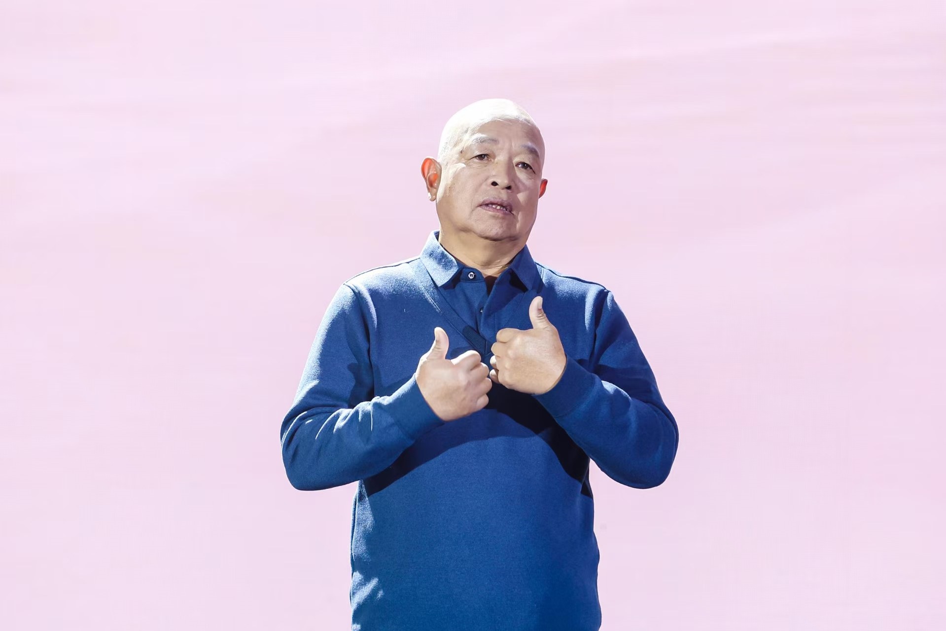 “山東好人”、煙臺市無聲洗車場經(jīng)理柳興濤。人民視頻供圖。