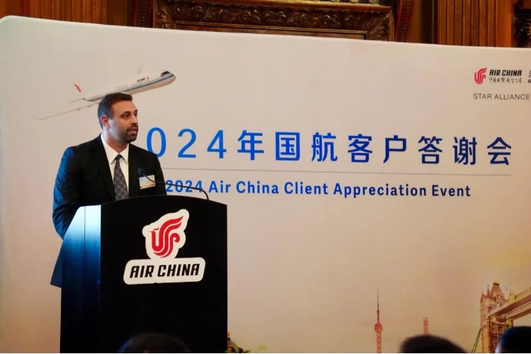 英國48家集團俱樂部主席杰克·佩里發(fā)表致辭。吳若鳴攝