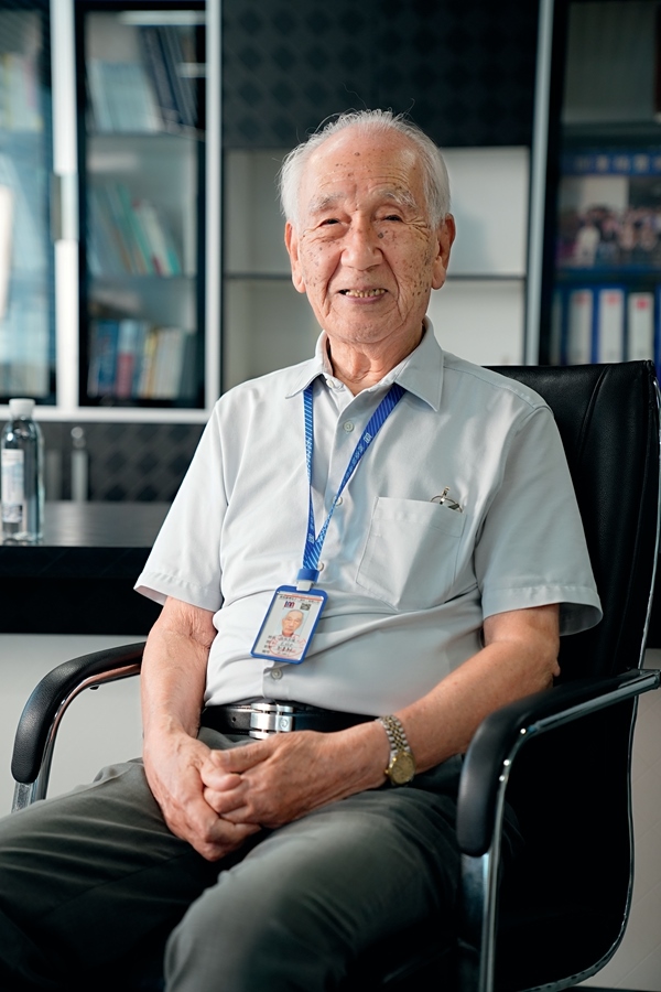 2024年8月，佐佐木俊一在深圳接受本刊記者采訪。