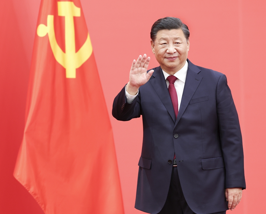 2022年10月23日，習近平在北京人民大會堂同采訪中共二十大的中外記者親切見面。
