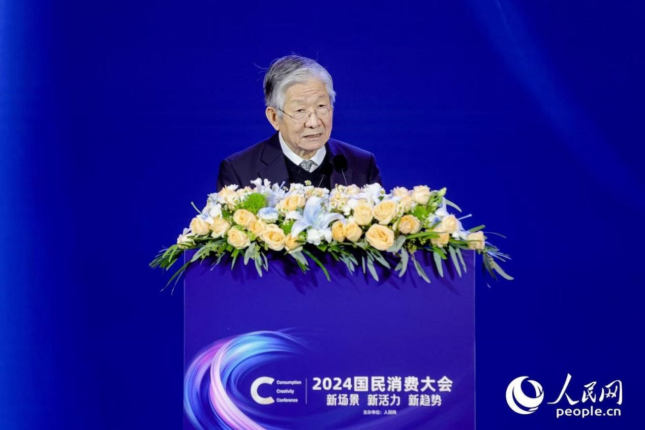 國務(wù)院發(fā)展研究中心原副主任、中國企業(yè)評價協(xié)會會長侯云春在2024國民消費大會上分享。