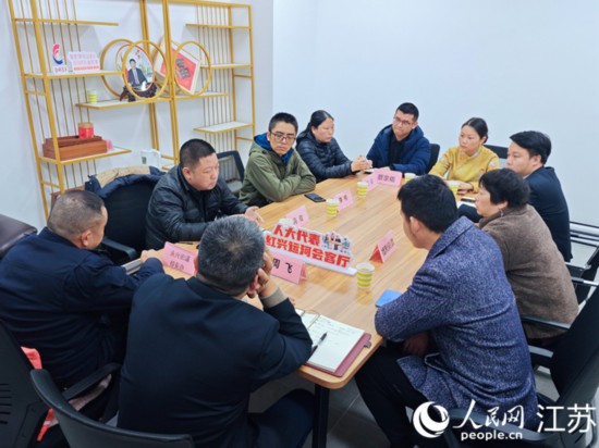 “紅興會(huì)客廳”，一場(chǎng)助企紓困協(xié)調(diào)會(huì)正在進(jìn)行。人民網(wǎng) 徐晨曦?cái)z