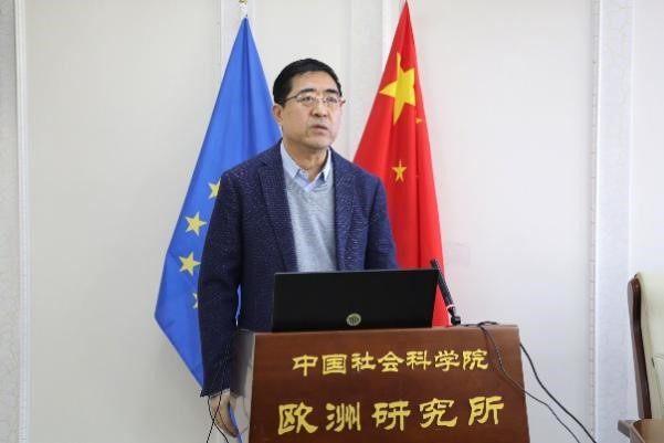 中國社會科學(xué)院歐洲研究所所長、《歐洲發(fā)展報告（2023～2024）》主編馮仲平研究員致辭。吳迪攝