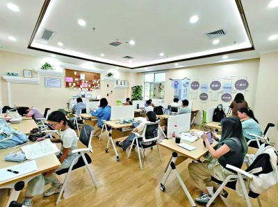 廣東深圳市龍崗區(qū)黨群服務(wù)中心開設(shè)的共享自習(xí)室一景。受訪者供圖