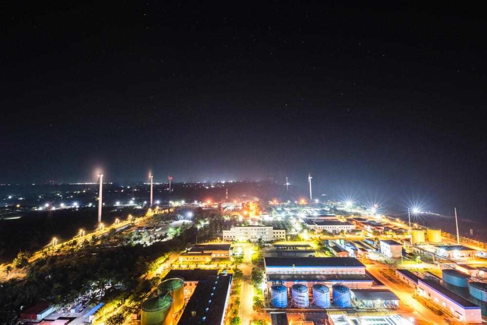這是斯里蘭卡普特拉姆電站夜景（2020年12月8日攝）。新華社發(fā)（普特拉姆電站供圖）