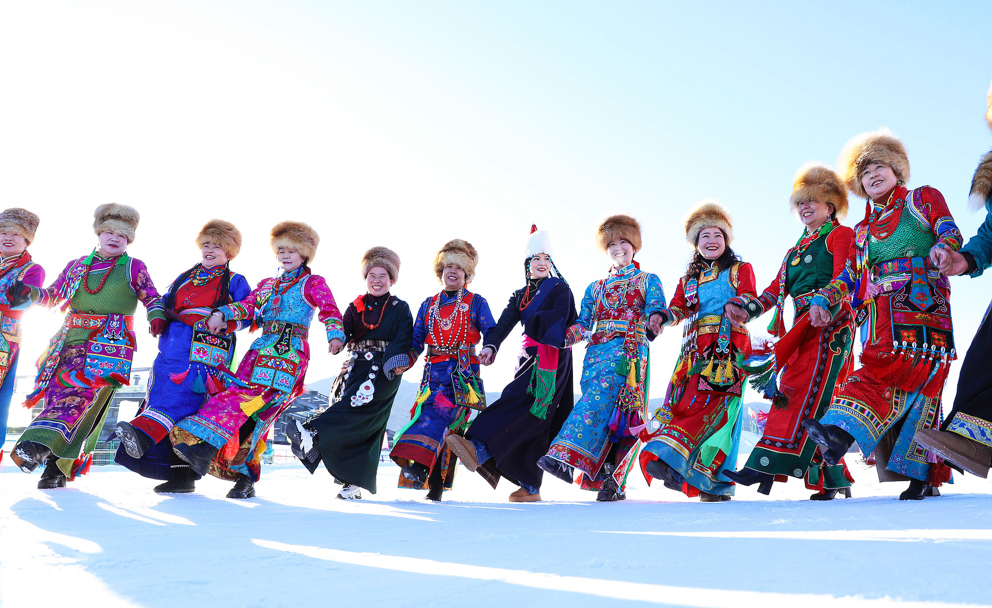 甘肅張掖，雪地千人鍋莊舞表演
