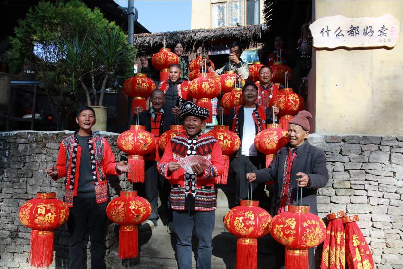 云南騰沖司莫拉佤族村村民歡歡喜喜過新年。