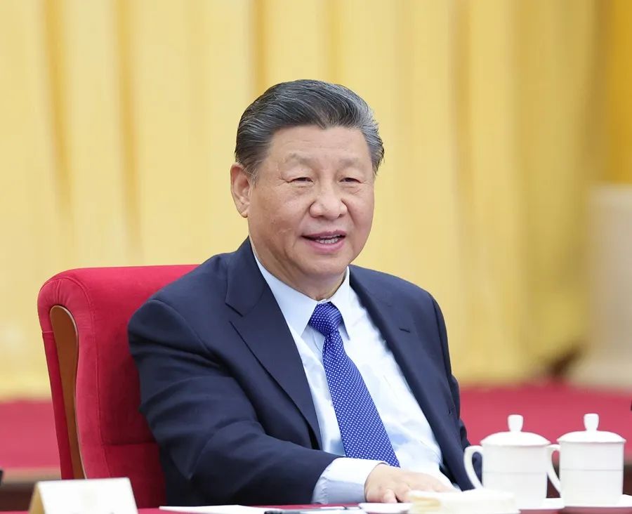 2024年3月6日，習(xí)近平看望參加全國(guó)政協(xié)十四屆二次會(huì)議的民革、科技界、環(huán)境資源界委員，并參加聯(lián)組會(huì)，聽取意見和建議。新華社發(fā)（盛佳鵬攝）