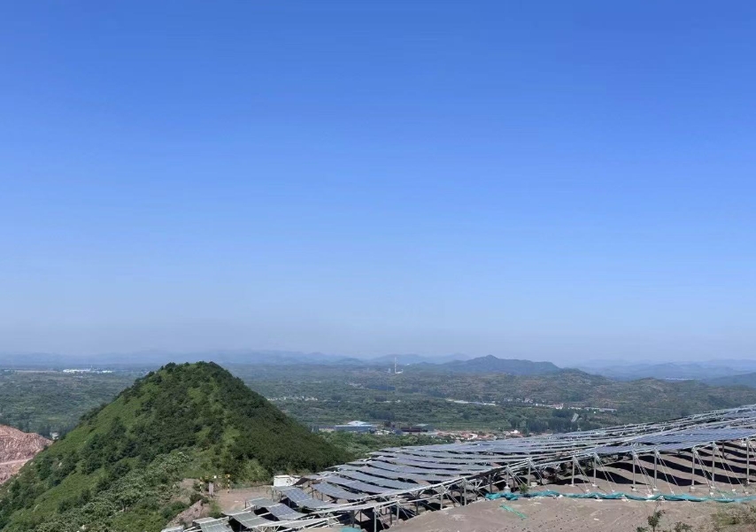 河北遷西某光伏基地。人民網記者 王紹紹攝