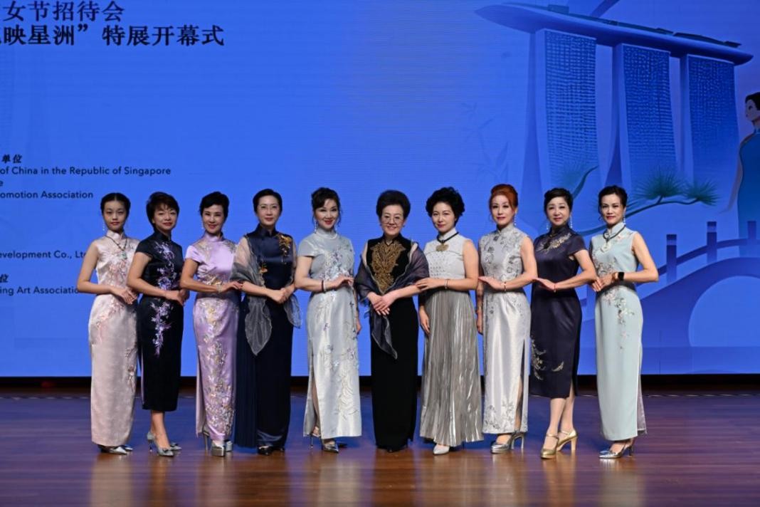 海派旗袍走秀展示著不同款式旗袍的獨(dú)特魅力。新加坡中國(guó)文化中心供圖