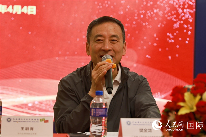 江蘇省人大常務(wù)委員會常務(wù)副主任樊金龍在座談會上致辭。人民網(wǎng)記者 陳海琪攝