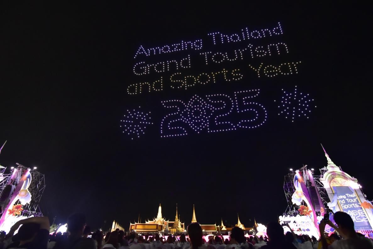 由1200架無人機組成的燈光秀點亮夜空。泰國國家旅游局供圖