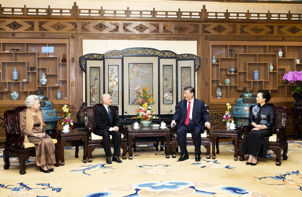2023年2月24日，國(guó)家主席習(xí)近平和夫人彭麗媛在北京釣魚臺(tái)國(guó)賓館養(yǎng)源齋親切會(huì)見柬埔寨國(guó)王西哈莫尼和太后莫尼列。