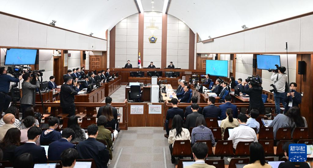 這是4月21日拍攝的韓國首爾中央地方法院庭審現(xiàn)場。新華社/紐西斯通訊社