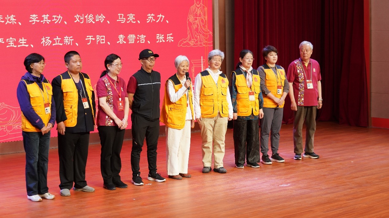 服務(wù)滿二十年志愿者代表發(fā)表感言。故宮博物院供圖
